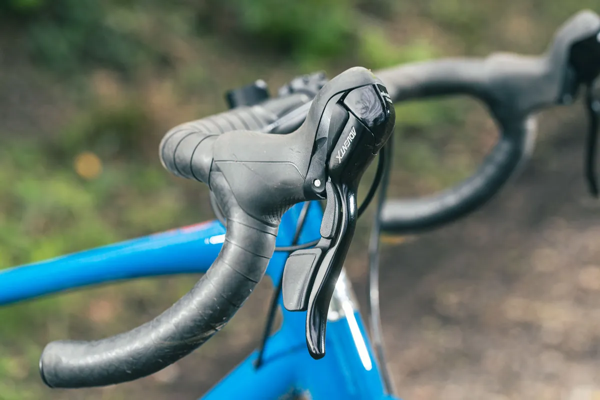 Shifter and brake lever of the Marin Gestalt X10 gravel bike