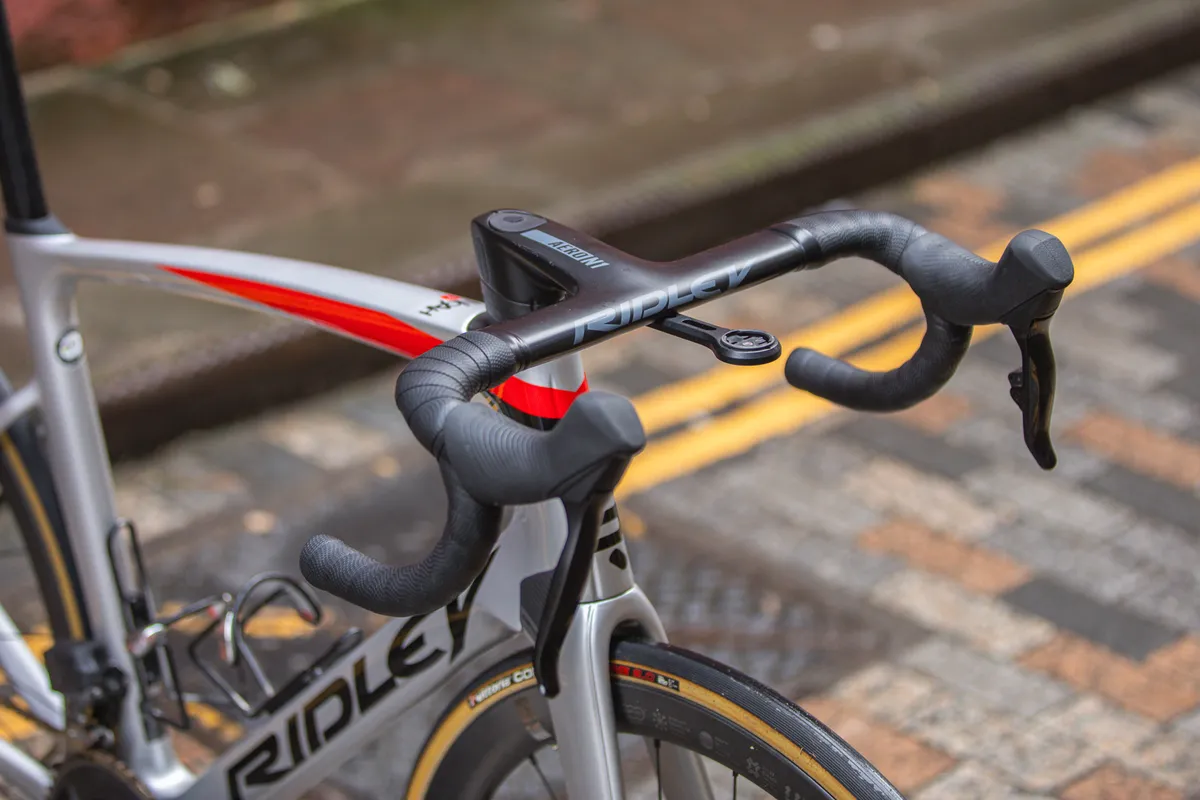 Close-up of integrated handlebar on Ridley Noah Disc Essential.