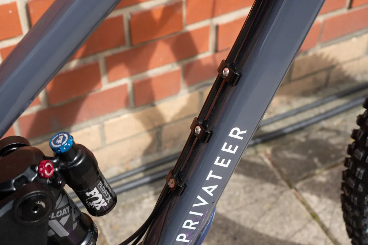 Privateer 141 with external cable routing on downtube