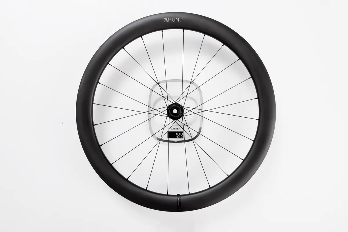 Hunt Carbon 50 Disc weight – image of wheels on scales