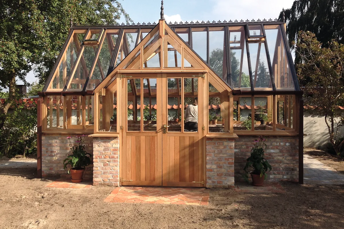 Kingsbury with integrated porch, best porch greenhouses