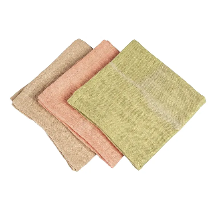 Plant based dye cleaning cloths