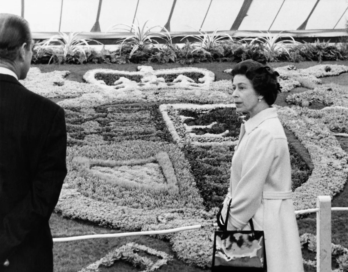 1975: Queen Elizabeth II and Prince Philip viewing the carpet bedding of the Royal Coat of Arms, during a tour of the Chelsea Flower Show
