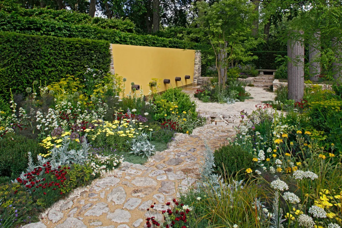 2011: the Telegraph Garden at RHS Chelsea Flower Show. Designed by Cleve West