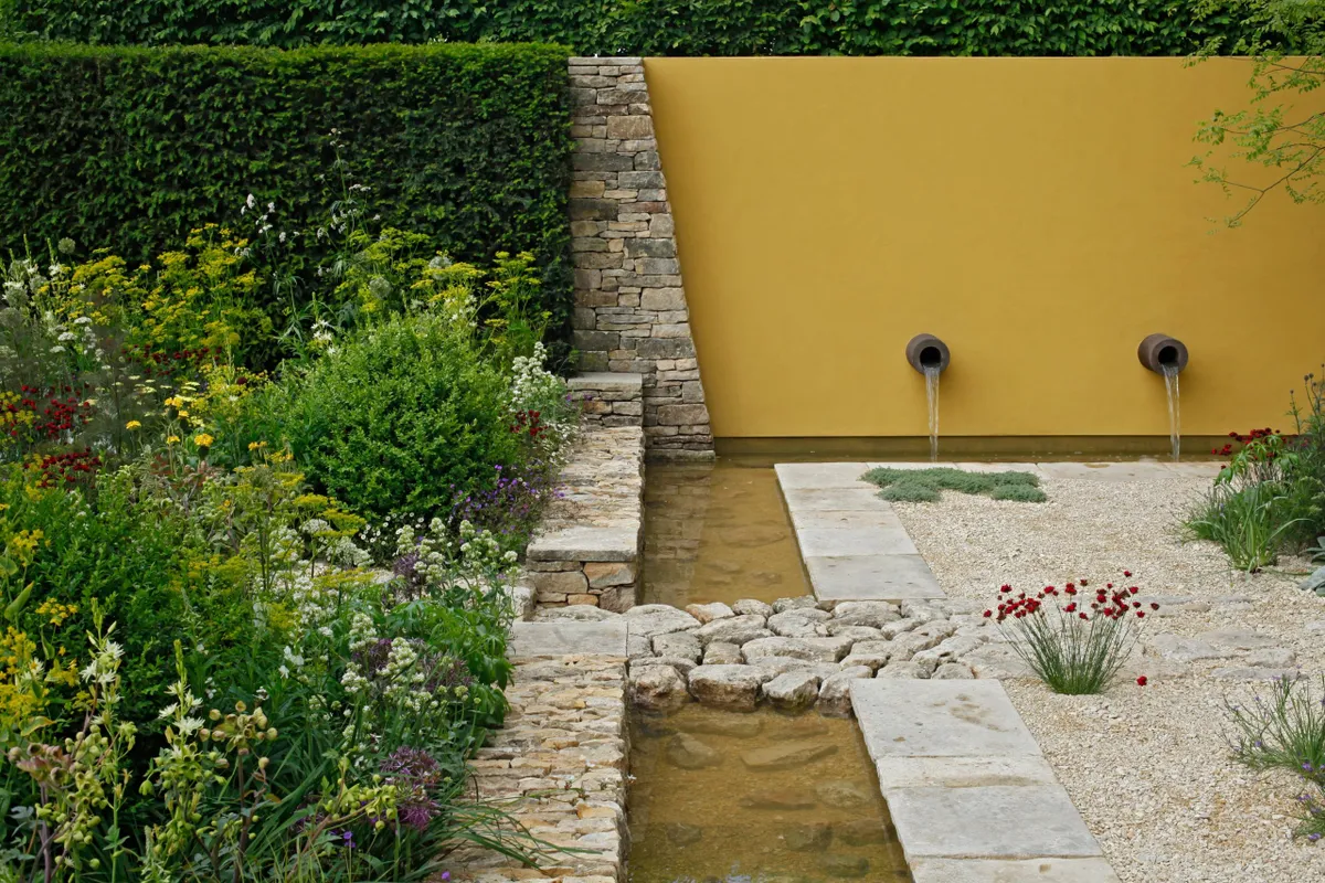 2011: the Telegraph Garden at RHS Chelsea Flower Show. Designed by Cleve West