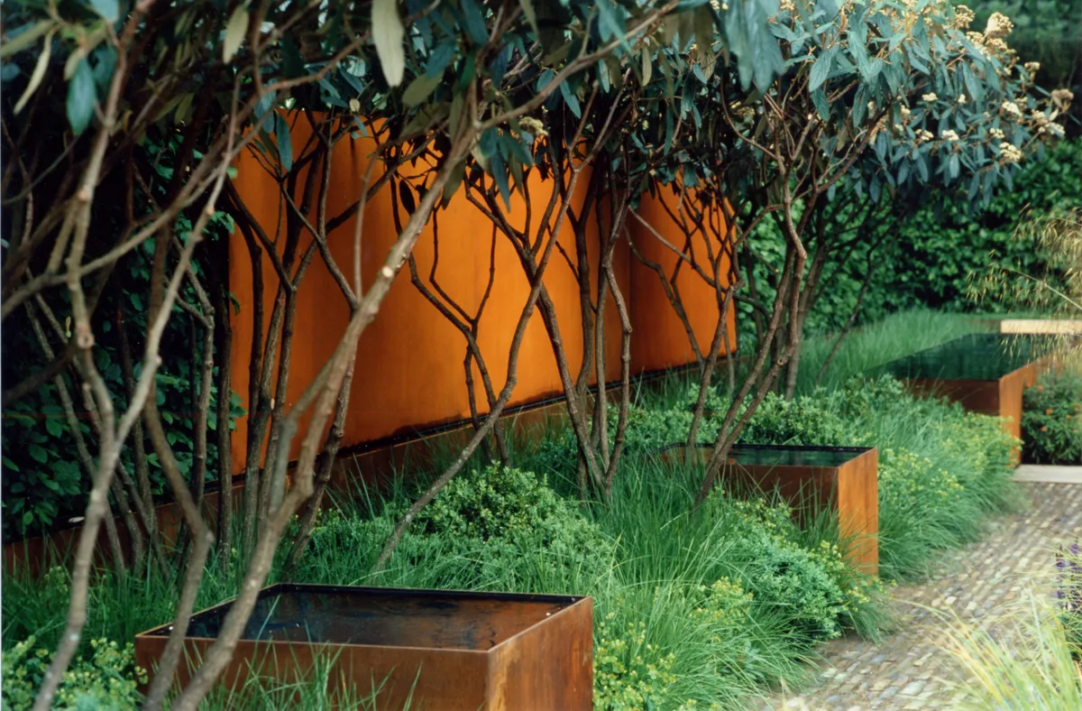 2006, the Telegraph Garden at RHS Chelsea Flower Show. Designed by Tom Stuart-Smith
