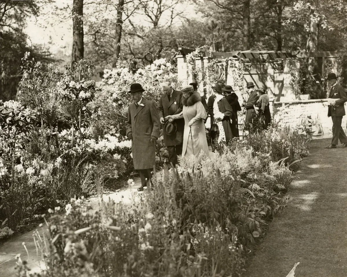 1935: King George and Queen Mary at the RHS Chelsea Flower Show