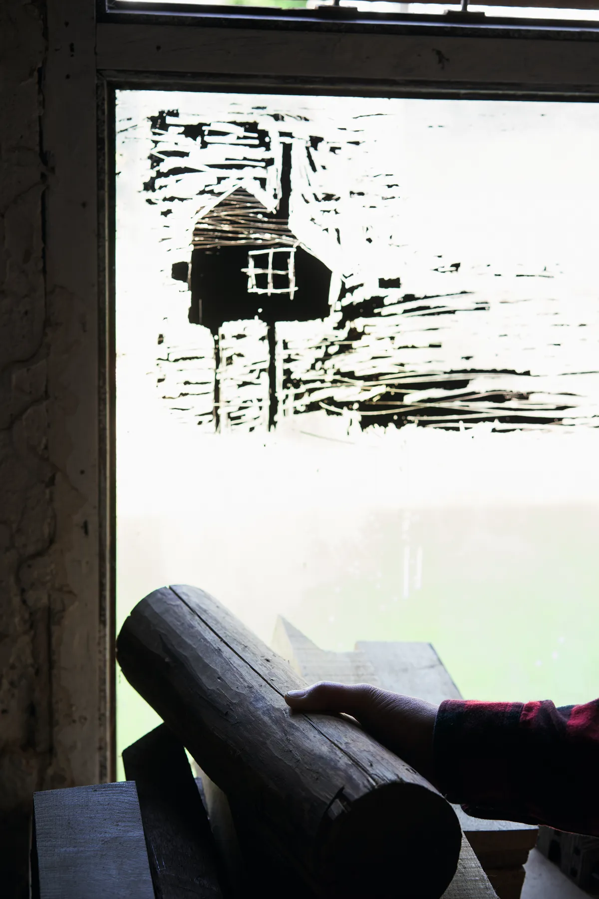A stilt house image on Yukihiro's window