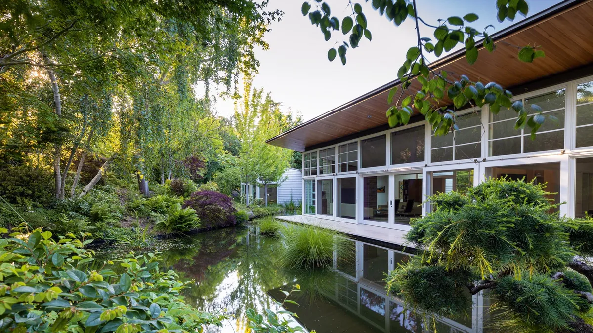 The heart of the garden is an ‘oasis’ formed by an enlarged pool with associated viewing deck.