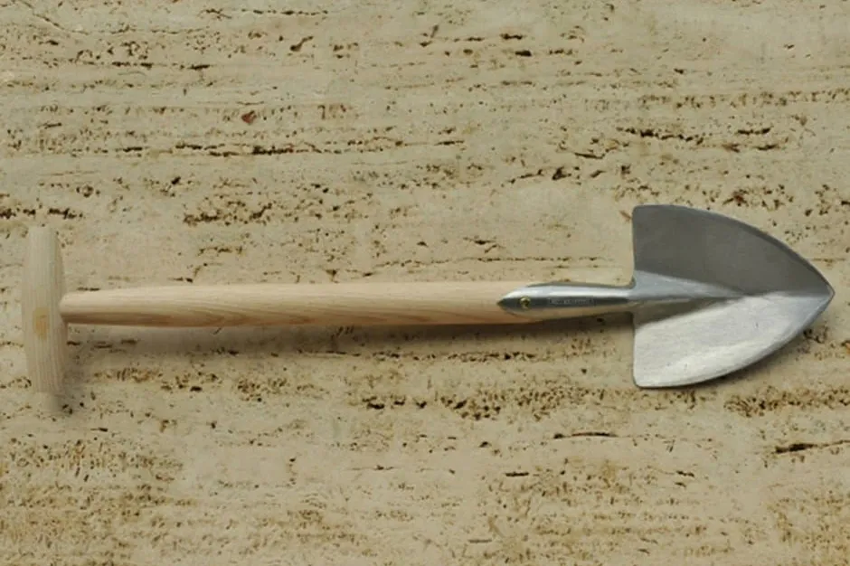 Sneeboer great dixter perennial spade on a wooden tabletop