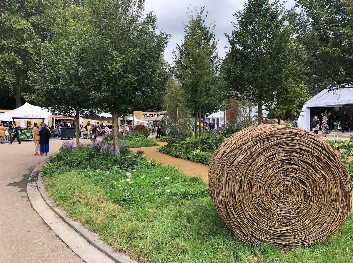 The show gardens were as impressive as ever. The RHS Queens's Green Canopy Garden is this year's largest, with more than 3500 plants and 21 native trees.