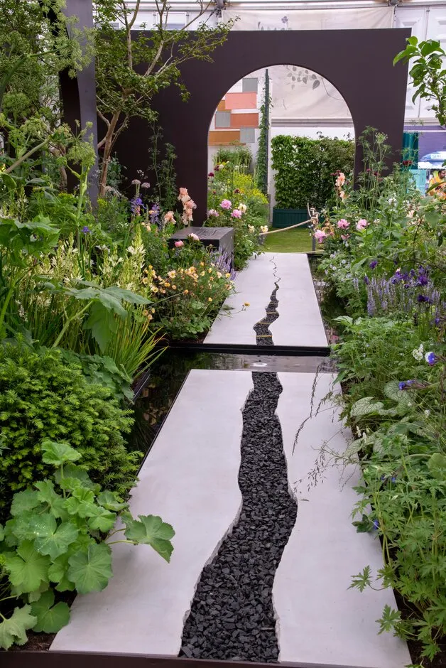 The Mothers for Mothers Garden  This Too Shall Pass, designed by Pollyanna Wilkinson at RHS Chelsea Flower Show 2022.