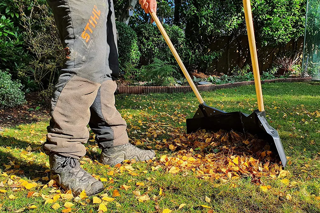 Best leaf grabbers for a clear lawn - Gardens Illustrated