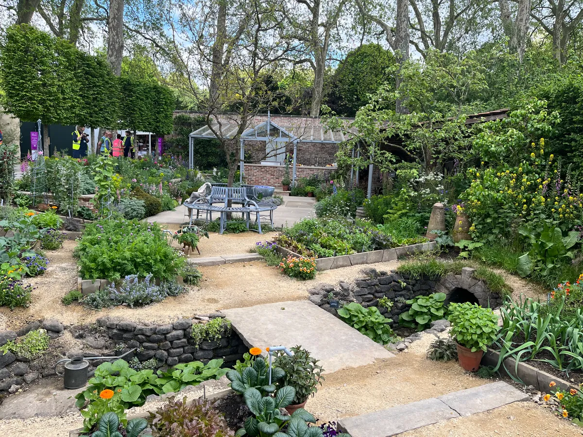 Chelsea Flower Show Garden 2023: The Savills Garden. Designed by Mark Gregory. Sponsored by Savills.