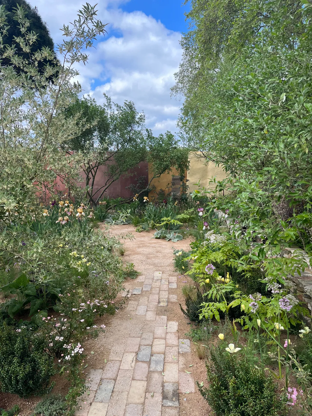 Chelsea Flower Show Garden 2023: The Nurture Landscapes Garden. Designed by Sarah Price. Sponsored by Nurture Landscapes. Show Garden.