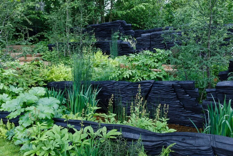The M&G Garden. Designed by: Andy Sturgeon. Sponsored.by: M&G Investments. RHS Chelsea Flower Show 2019