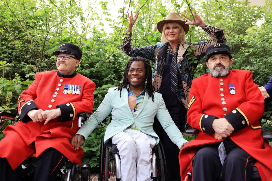 Ade Adepitan and Dame Joanna Lumley with Chelsea Penioners on Horatio's Garden at RHS Chelsea Flower Show 2023