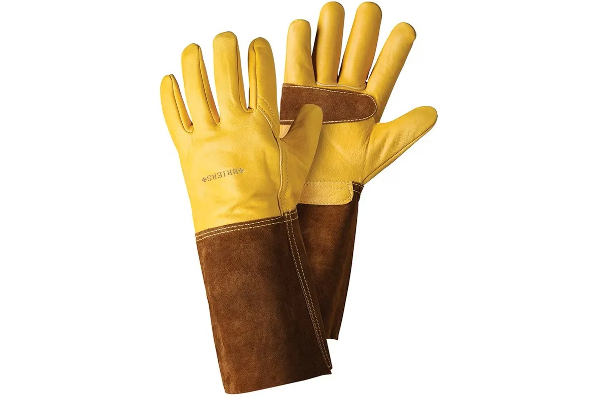 Briers Ultimate Golden Leather Gauntlets on a white background