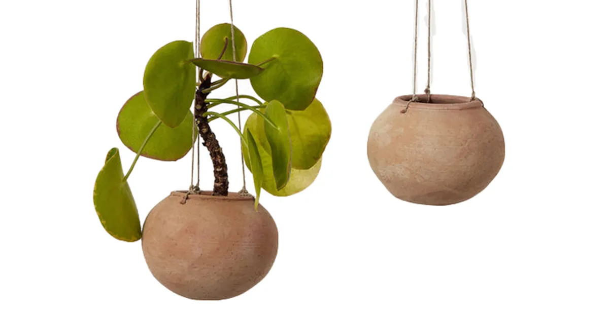 Lata terracotta hanging planter 