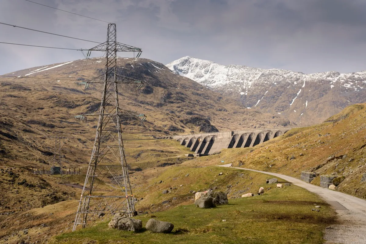 View of Cruachan hydroelectric power station dam in Scotland © Monty Rakusen/Getty Images
