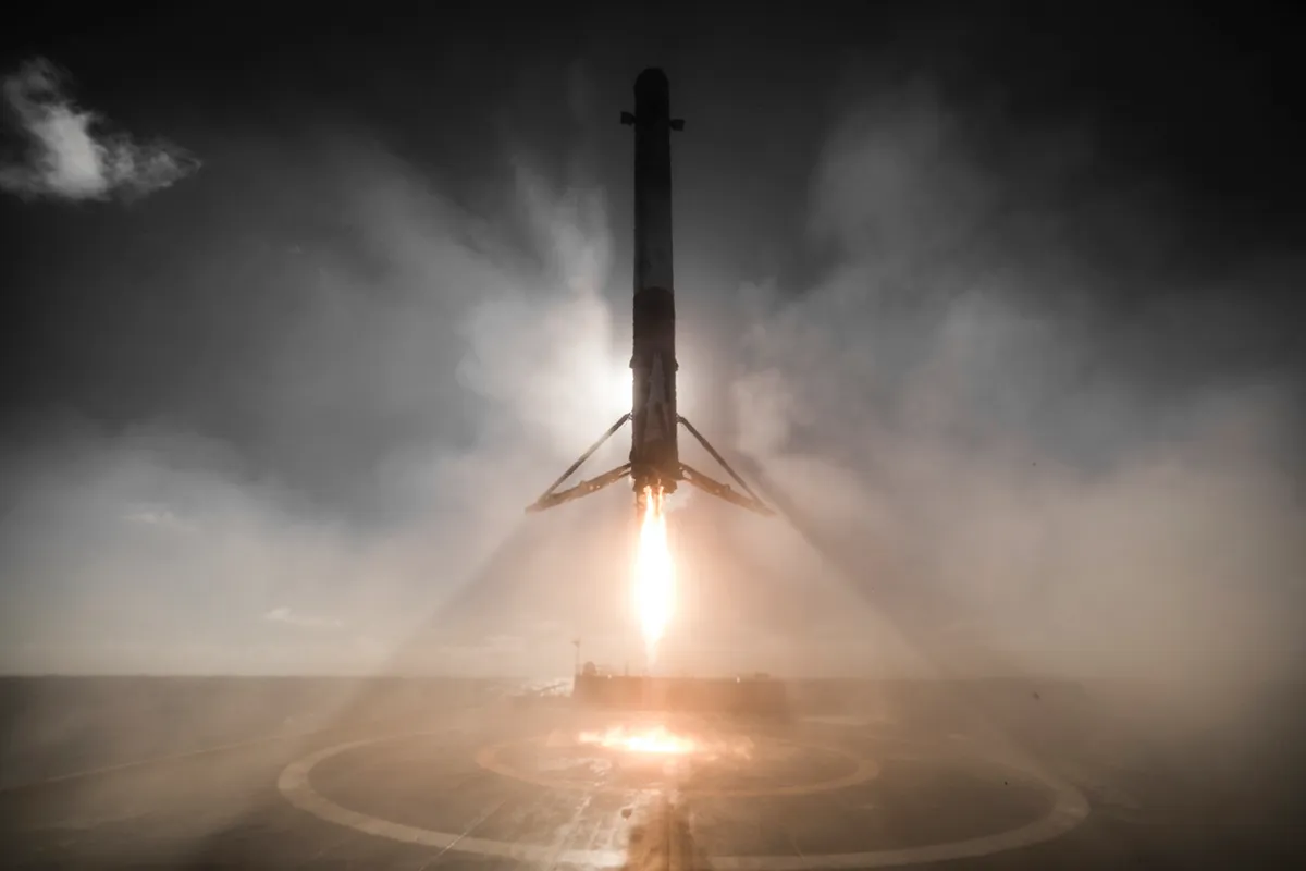 A Falcon 9 rocket touches down on one of the two offshore landing platforms © SpaceX