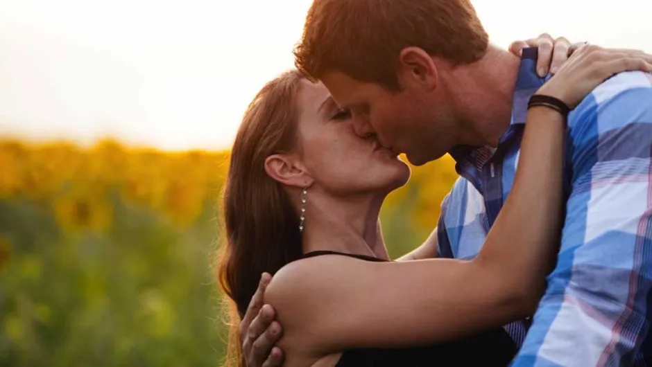 Why do we close our eyes when we kiss? © iStock