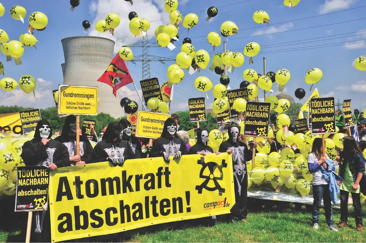 Opponents of nuclear power demonstrating for the shutdown of nuclear power plant Grundemmingen, Germany (© Walter G. Allgöwer/ullstein bild via Getty Images)