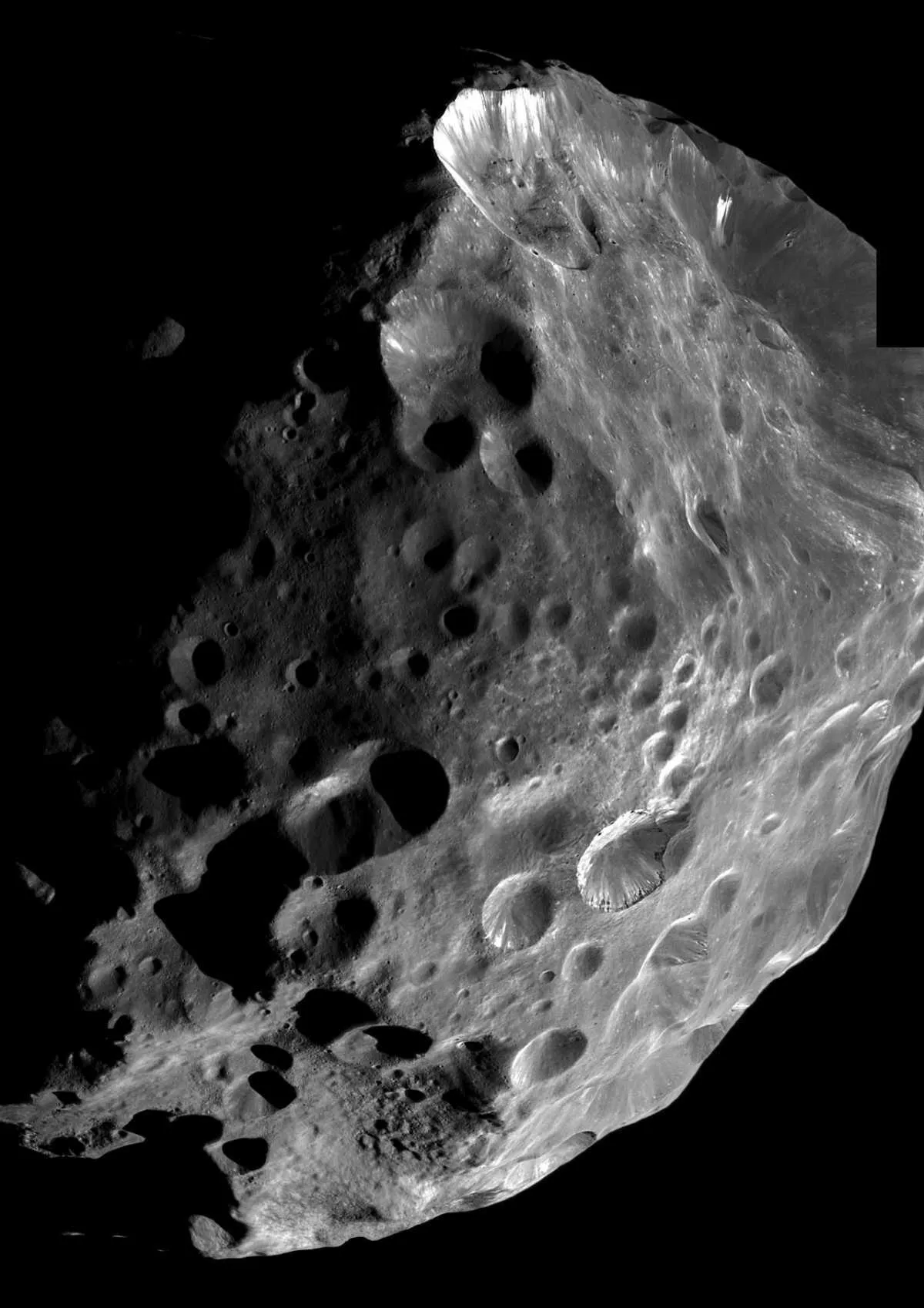 The Saturnian moon Phoebe © NASA