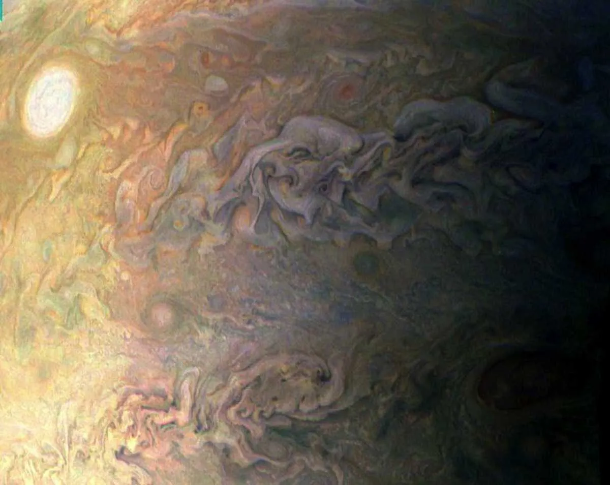 Jupiter pearl © NASA/JPL-Caltech/SwRI/MSSS/Eric Jorgensen