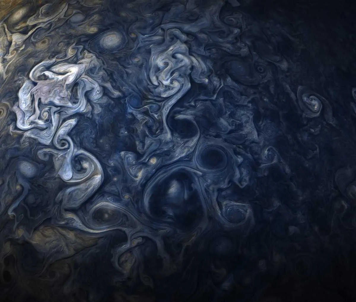 Jupiter in blue © NASA/JPL-Caltech/SwRI/MSSS/Gerald Eichstadt/Sean Doran