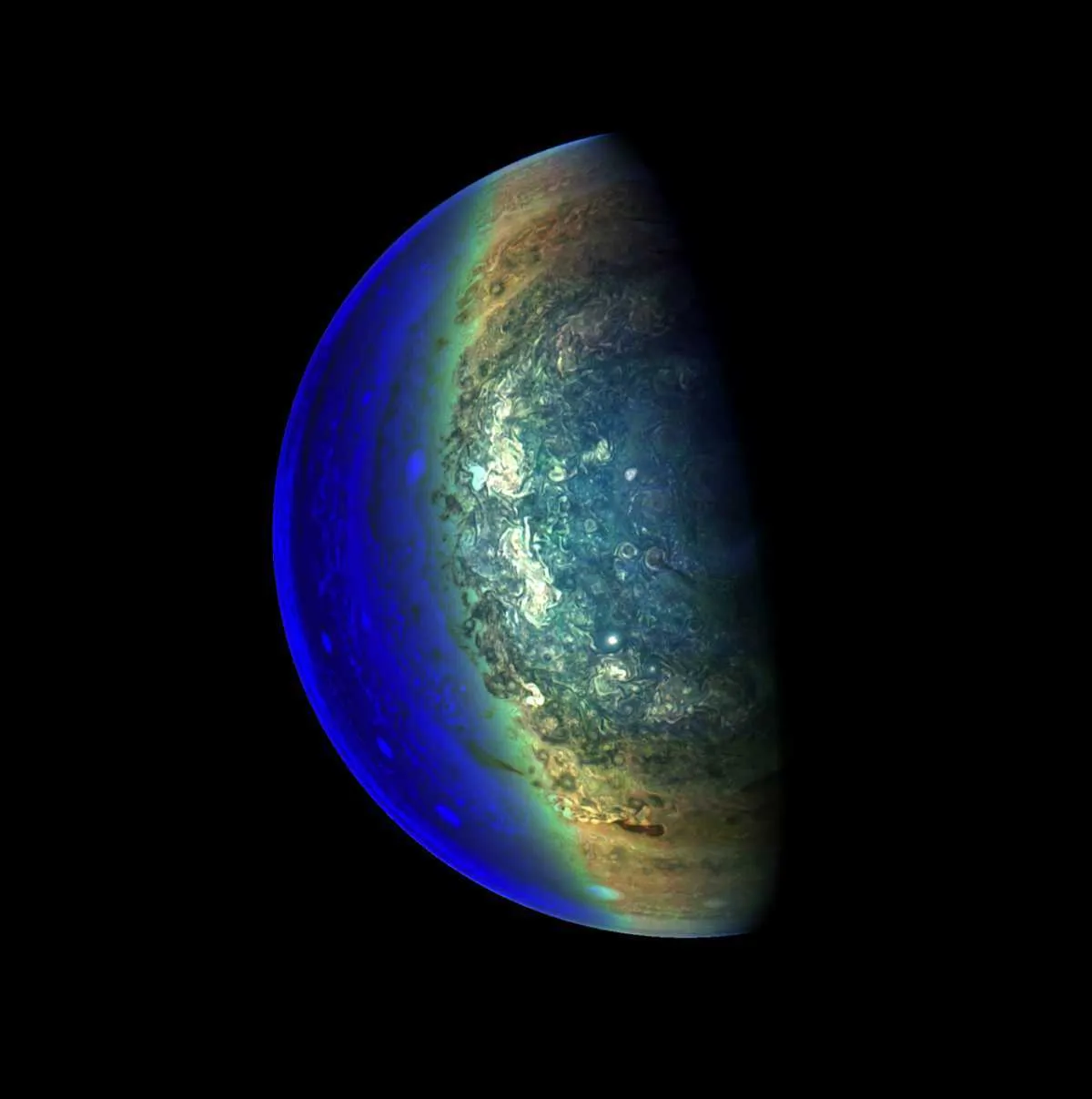 Jupiter's twilight zone © NASA/JPL-Caltech/SwRI/MSSS/Gerald Eichstadt