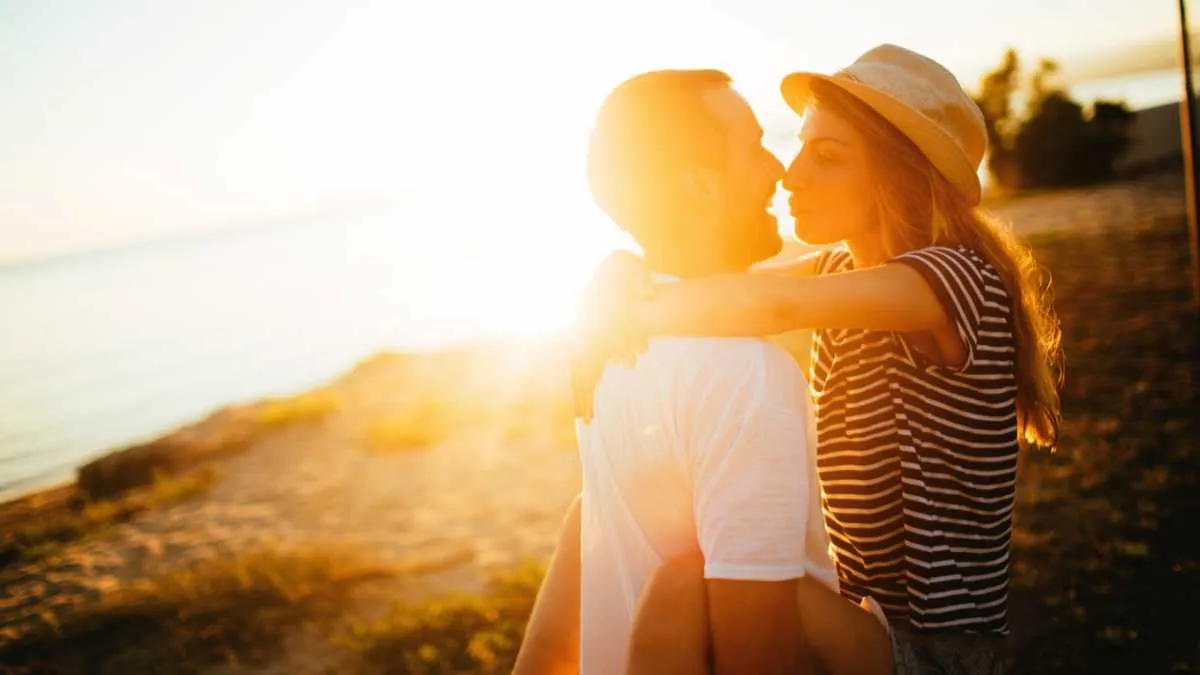 Is love more likely to bloom in hot weather? © iStock