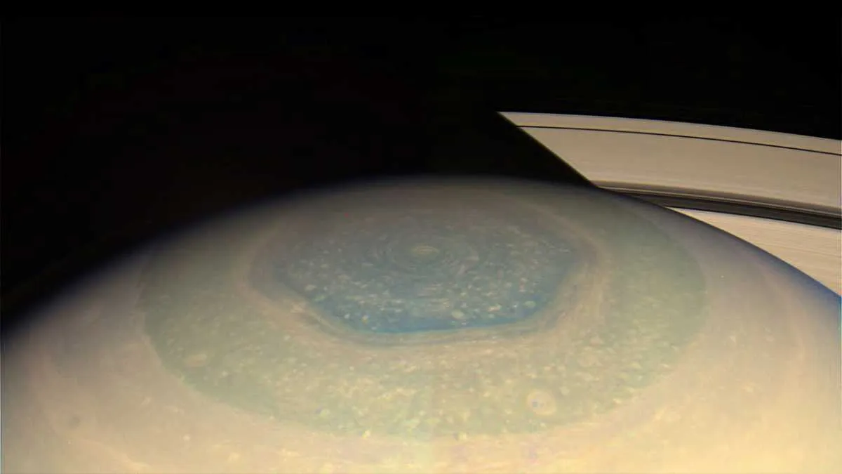 Saturn’s north pole Hexagon © NASA
