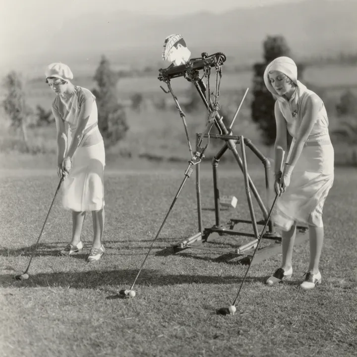 American actress Penny Singleton (right) takes golf lessons from a mechanical instructor in the 1930 musical comedy 'Love in the Rough'© Vintage Images/Getty Images