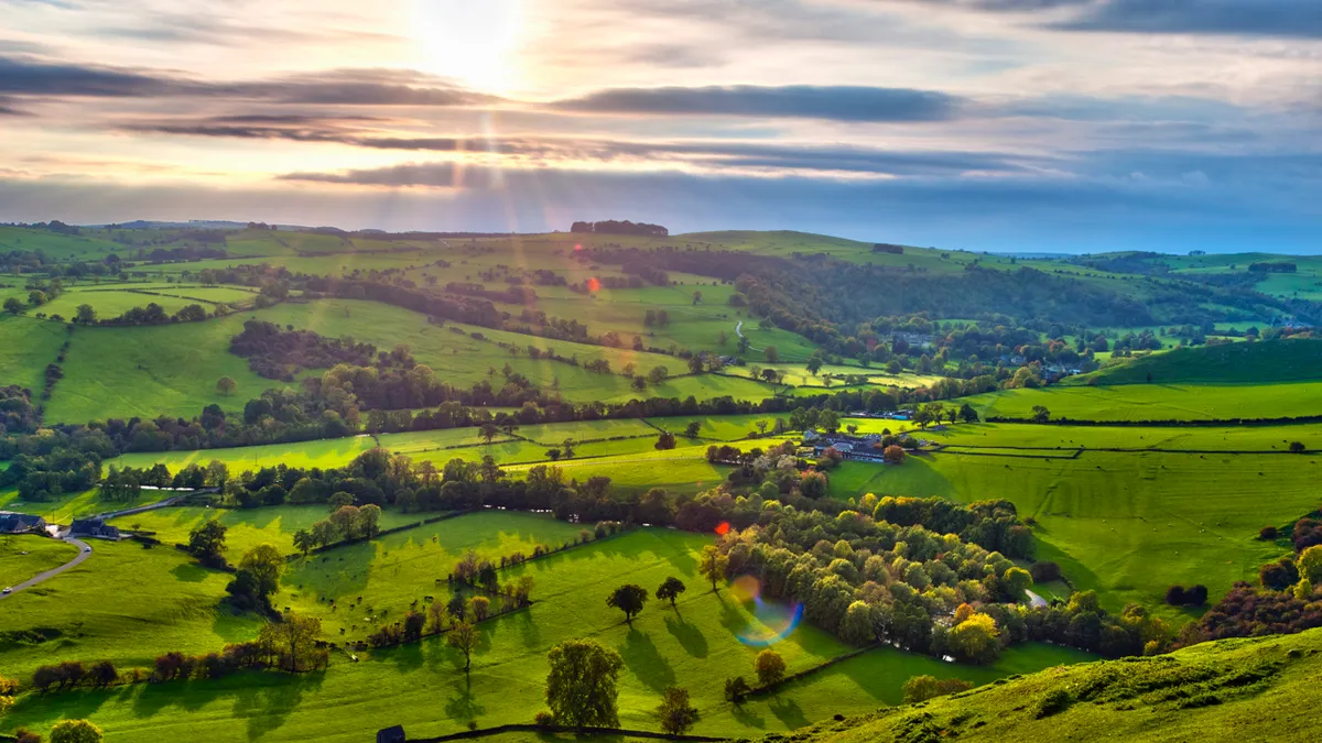 River Manifold Valley near Ilam, Peak District National Park, Derbyshire, England (© Alan Copson/Getty Images)