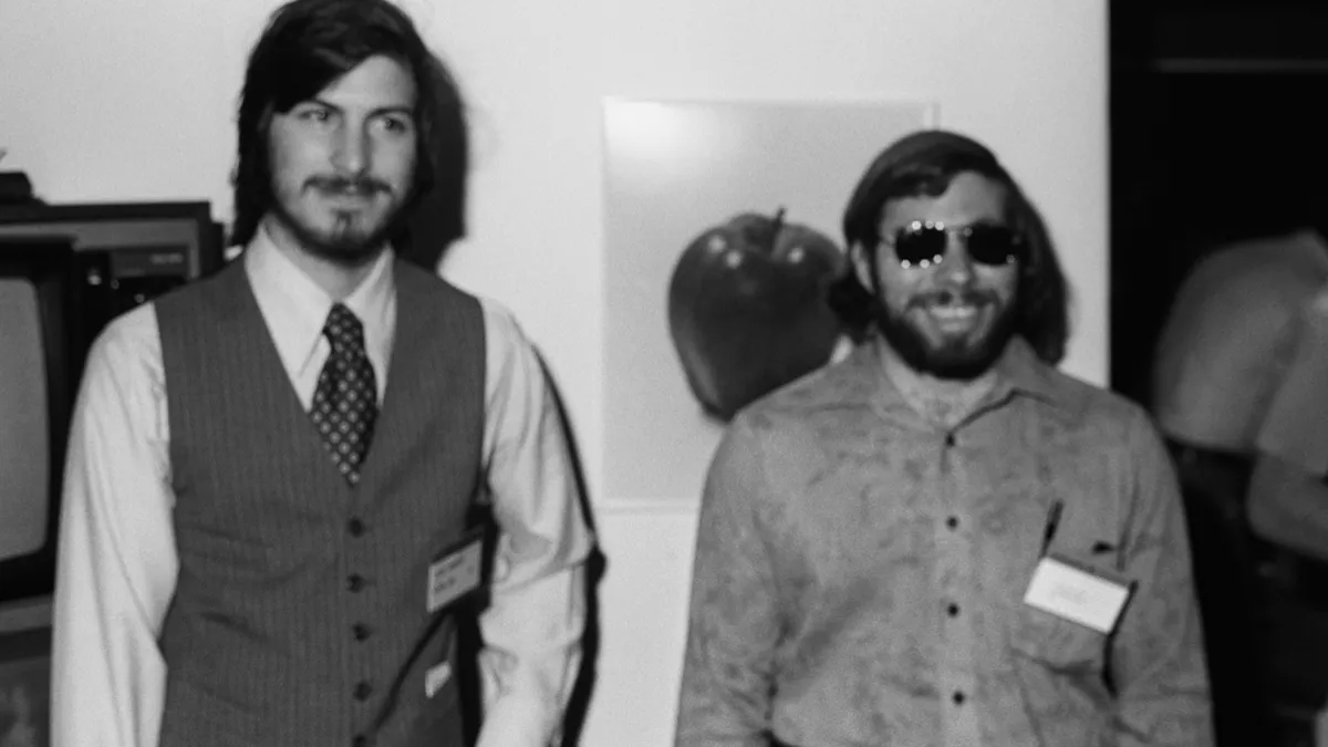 Steve Jobs (left) and Steve Wozniak at the first West Coast Computer Faire, where the Apple II computer was debuted, in Brooks Hall, San Francisco, California, 16/17April 1977 (© Tom Munnecke/Getty Images)