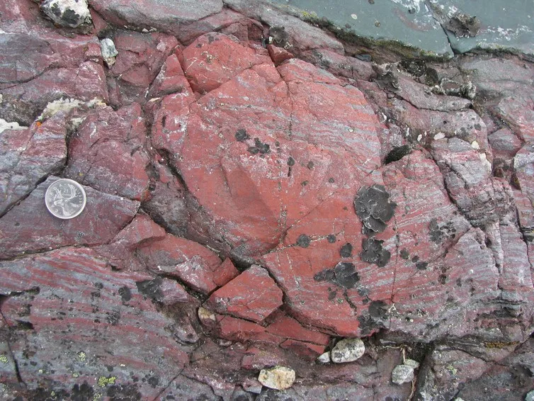 Rocks created from hydrothermal vent precipitates on the seafloor © Dominic Papineau