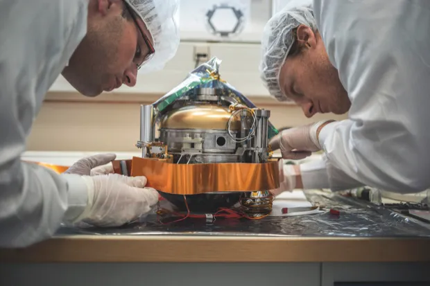 Assembling the SEIS instrument for measuring Marsquakes © NASA