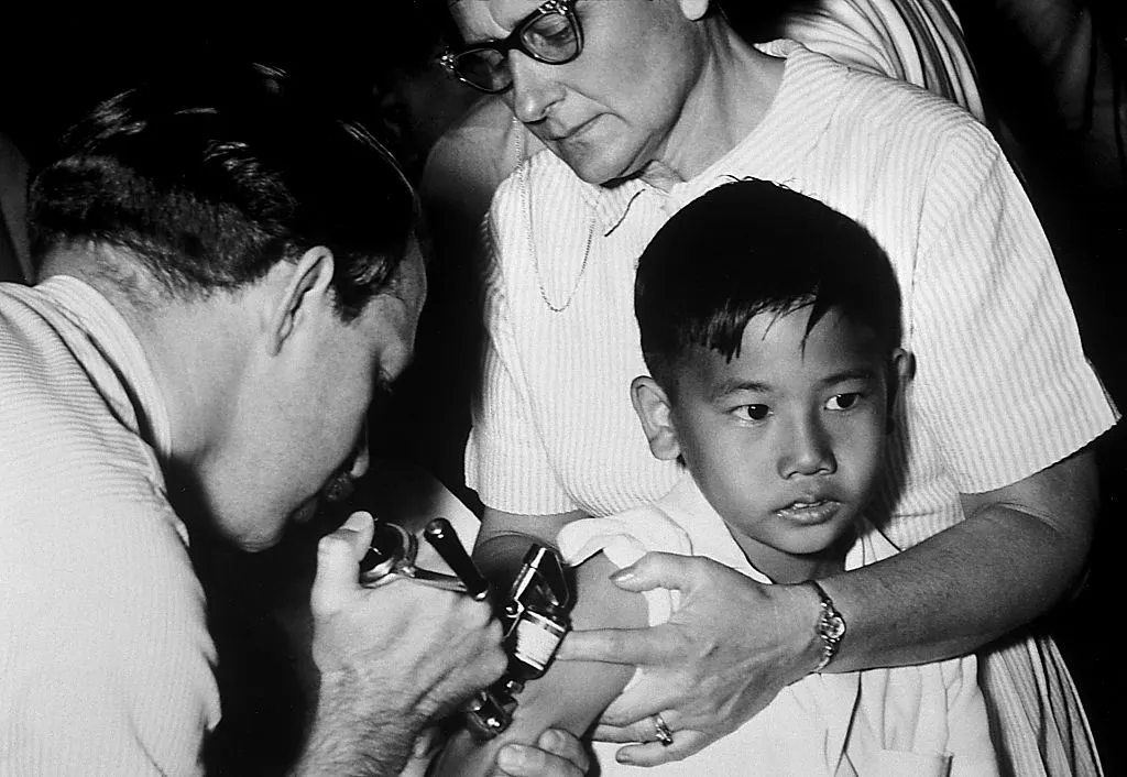 A jet injector gun being used during mass smallpox immunisation procedures, 1972 © Smith Collection/Gado/Getty Images