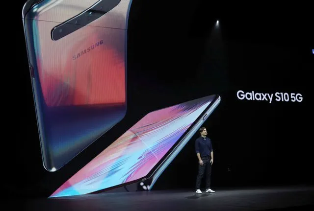 Samsung product marketing manager Drew Blackard announces the new Samsung Galaxy S10 5G during the Samsung Unpacked event on February 20, 2019 in San Francisco, California. Samsung announced a new foldable smart phone, the Samsung Galaxy Fold, as well as a new Galaxy S10 and Galaxy Buds earphones. (Photo by Justin Sullivan/Getty Images)