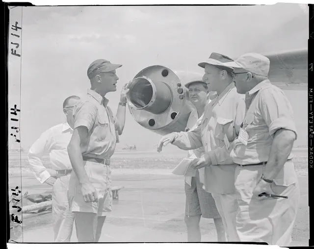 Air Force Lieutenant Merle D. Kimball of Salt Lake City explains apparatus used to acquire samples of radiation during the first detonation of the hydrogen bomb on Enewetak Atoll © Bettmann/Getty Images