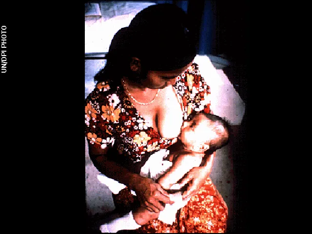 Nursing mother © UN/DPI Photo