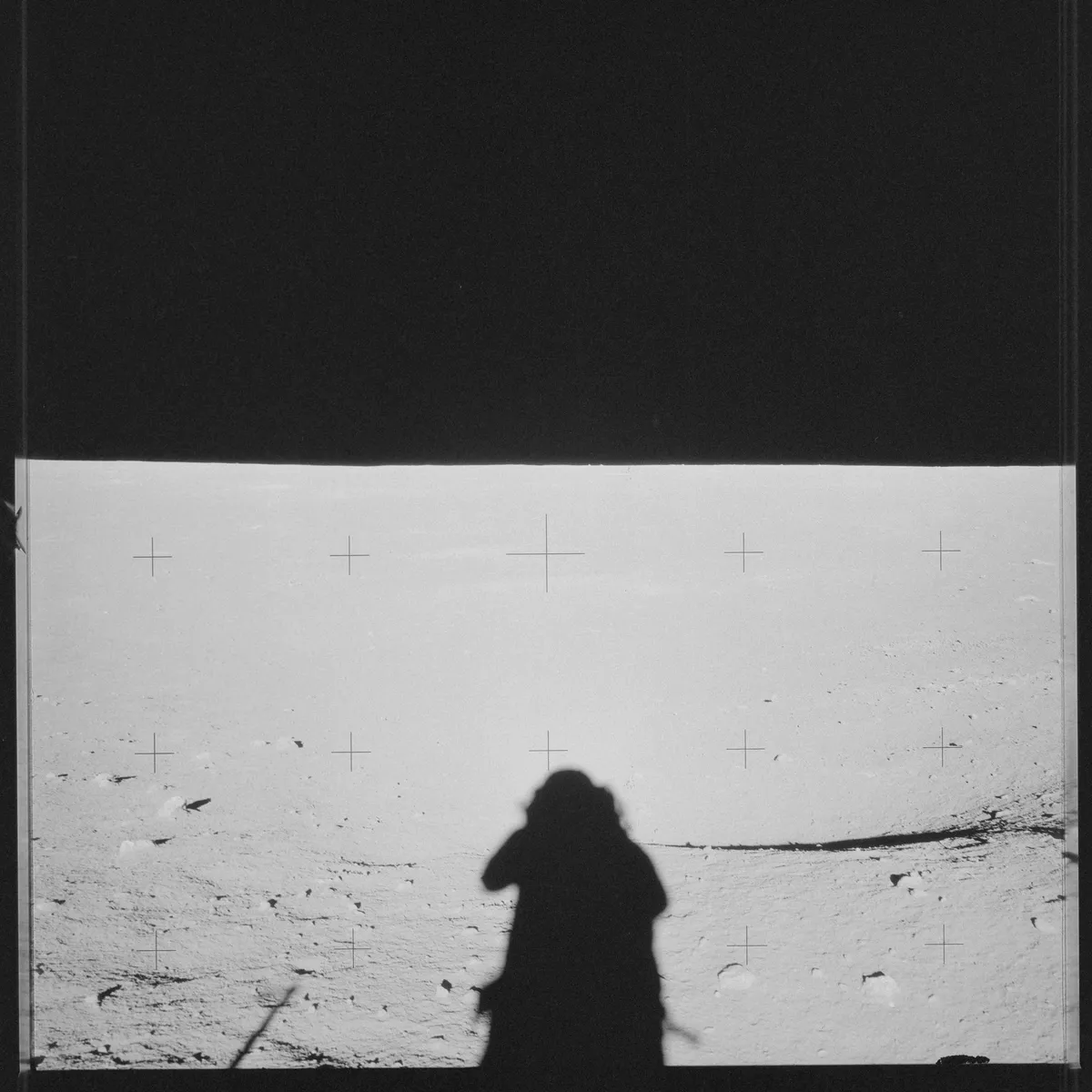 AS12-49-7207 - Apollo 12 Hasselblad image from film magazine 49/Z - EVA-2