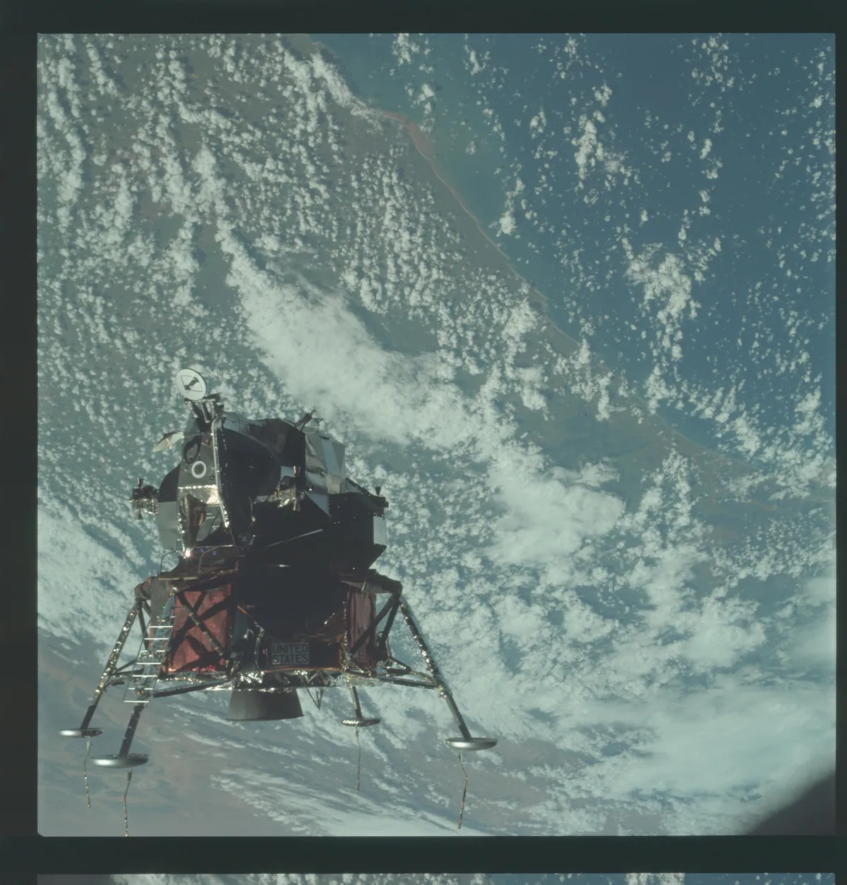AS09-21-3207 Apollo 9 Hasselblad image from film magazine 21/B - Earth orbit, LM test flight