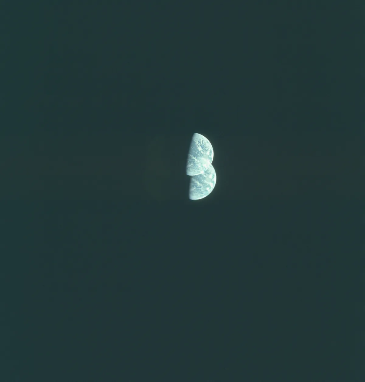 AS08-16-2628 - Apollo 8 Hasselblad image from film magazine 16/A - Trans-Lunar Coast, Lunar Orbit