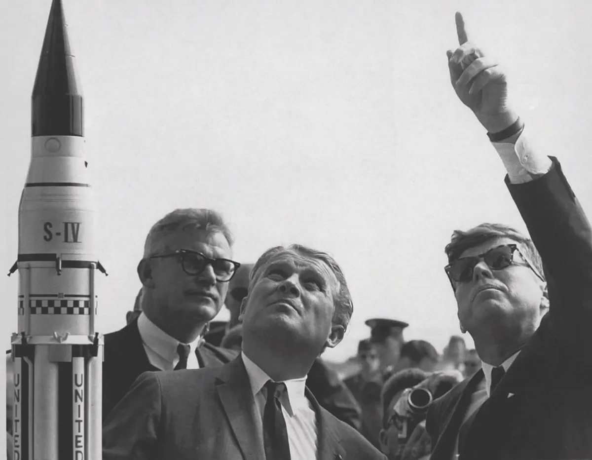 Dr Wernher von Braun (centre) of NASA discusses the Saturn launch system with President John F Kennedy © NASA