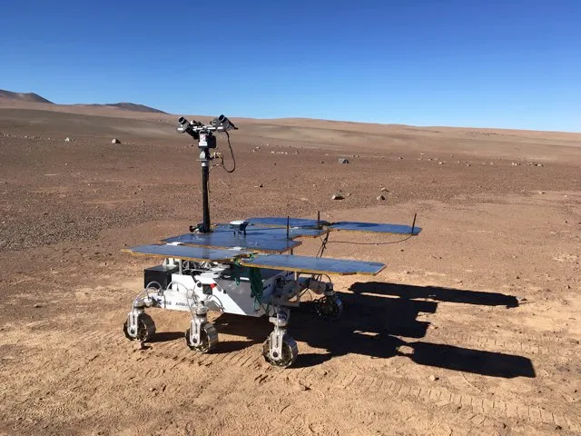 The ExoFit model of the Rosalind Franklin rover is manoeuvered over the surface of the Atacama Desert by mission control, 11,000km away in the UK ©ESA