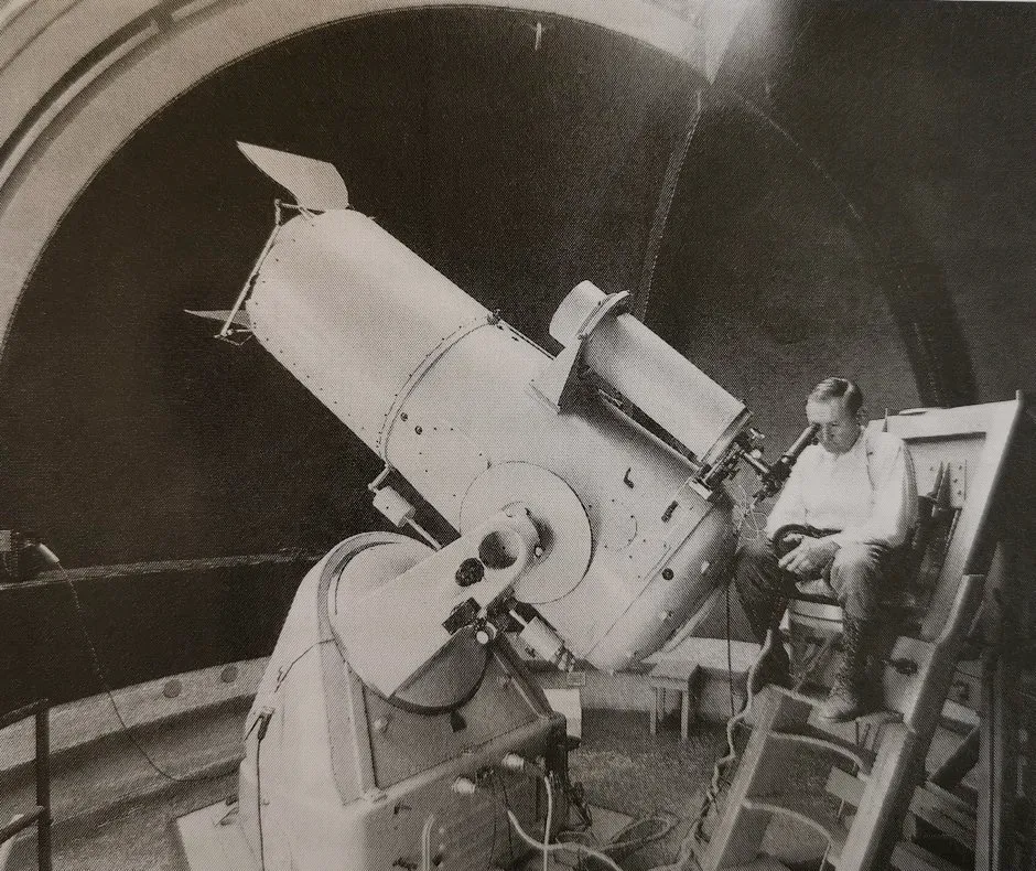 Zwicky working on the 18-inch telescope at Mt. Palomar