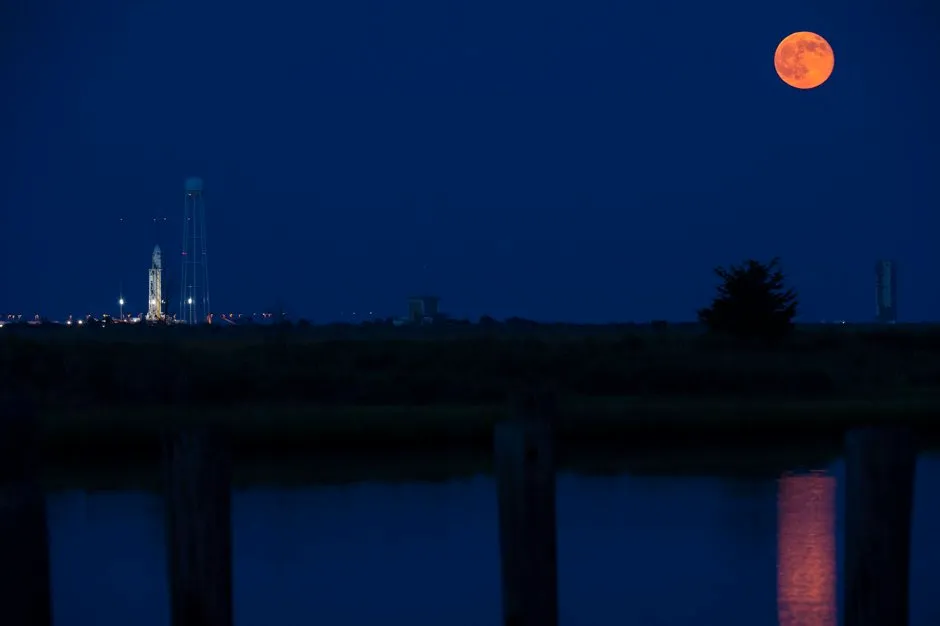 Antares Rocket and a Full Moon © NASA/Aubrey Gemignani