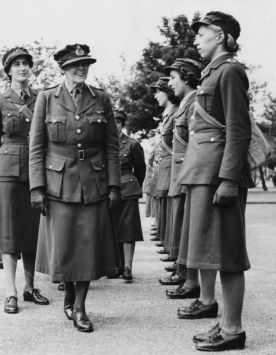 Dame Helen Gwynne Vaughan, Chief Controller of the WATS, inspecting a group of women soldiers at Aldershot Command, England, June 24th 1940 © Fox Photos/Hulton Archive/Getty Images
